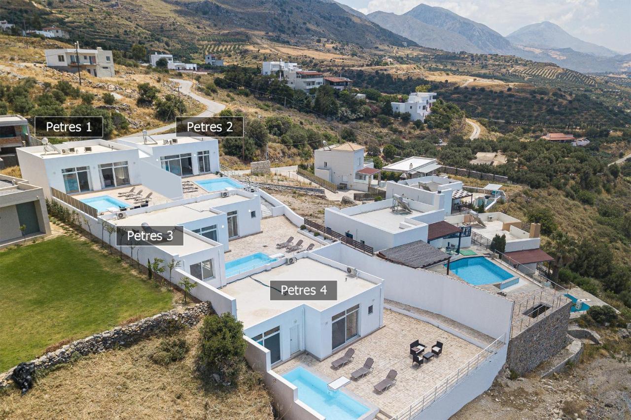 פלאקיאס Petres Villas מראה חיצוני תמונה